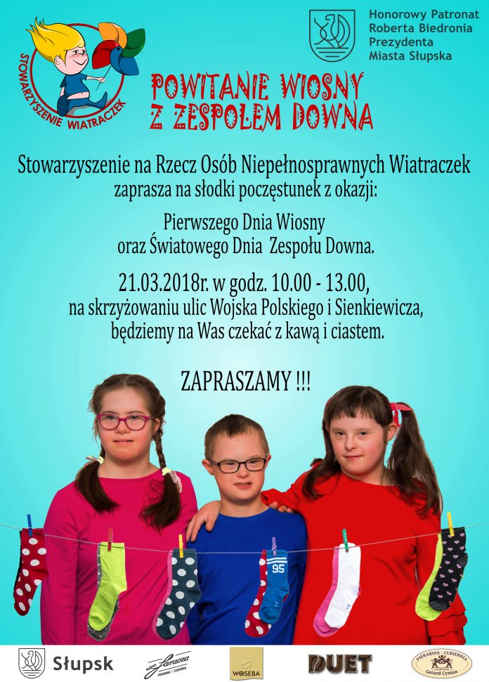 stojące dzieci z Zespołem Downa