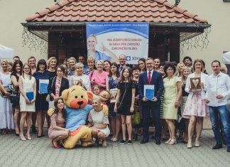 Zdjęcie przedstawia laureatów konkursu .